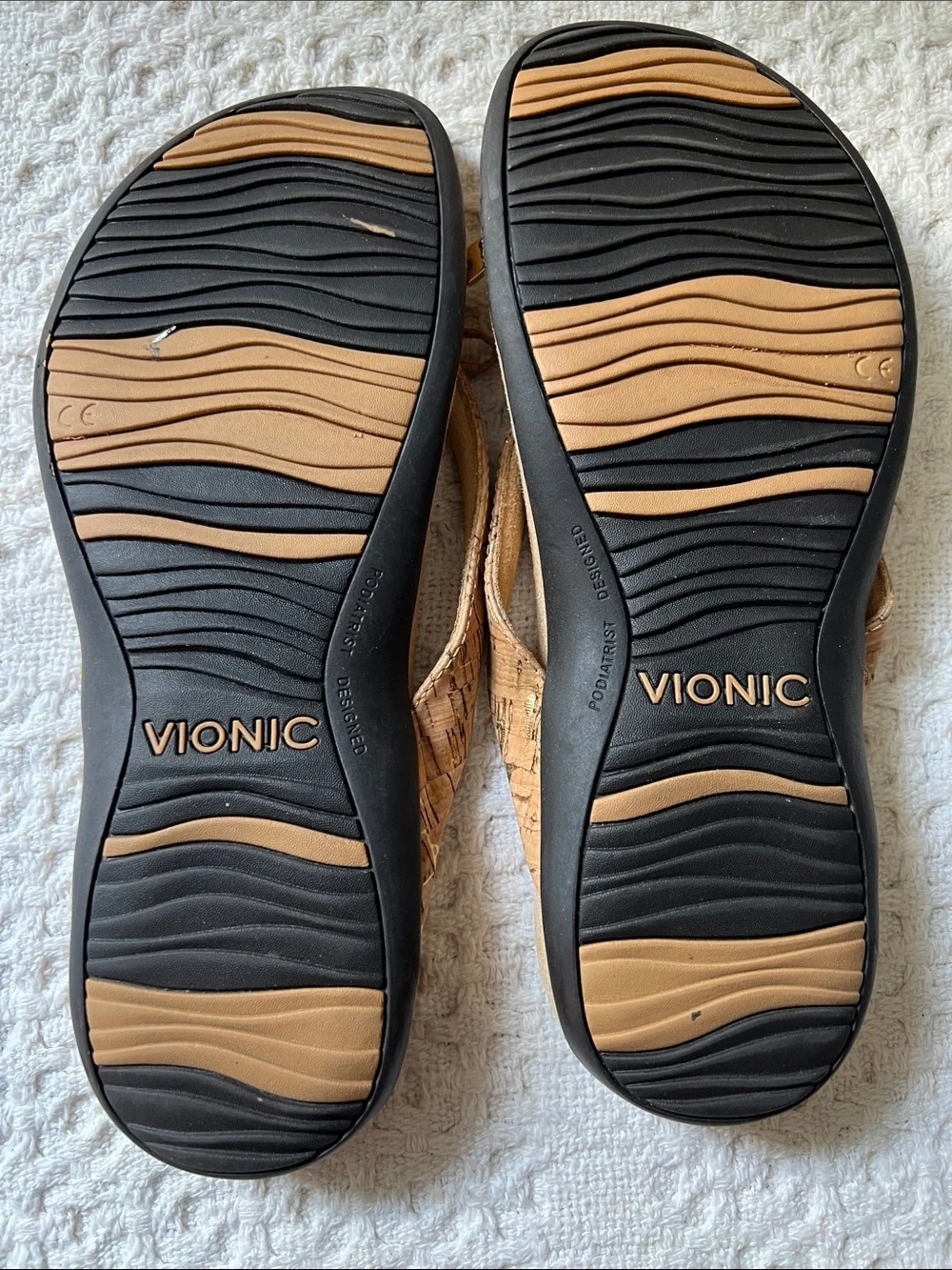 Vionic Bella II toe post sandals size 7.5